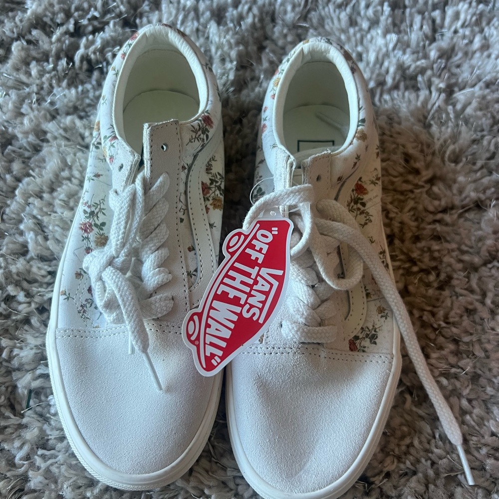 New women Vans 7.5